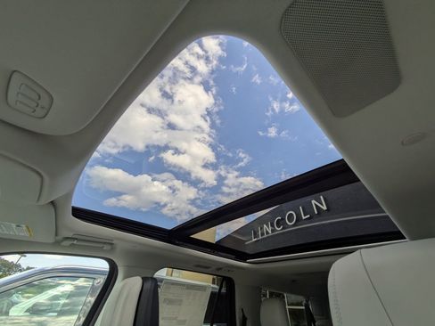 New 2026 Lincoln Navigator L Reserve AWD/4WD image 12