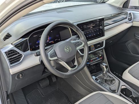 New 2026 Volkswagen Taos SE image 12