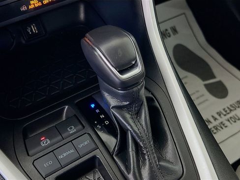 Used 2023 Toyota RAV4 XLE Premium image 17