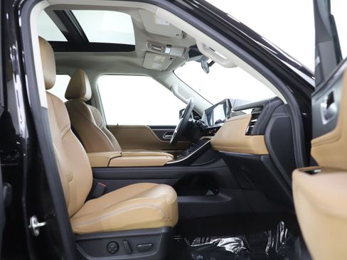 Used 2025 INFINITI QX80 Luxe image 11