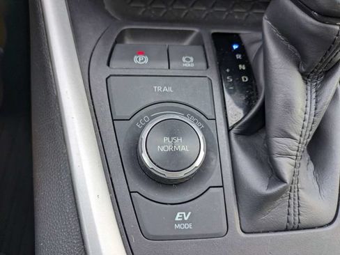 Used 2024 Toyota RAV4 LE AWD/4WD image 28