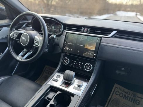 Used 2023 Jaguar F-PACE S image 31