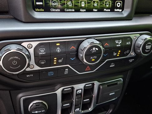 Used 2023 Jeep Wrangler Unlimited Sahara w/ Cold Weather Group AWD/4WD image 16