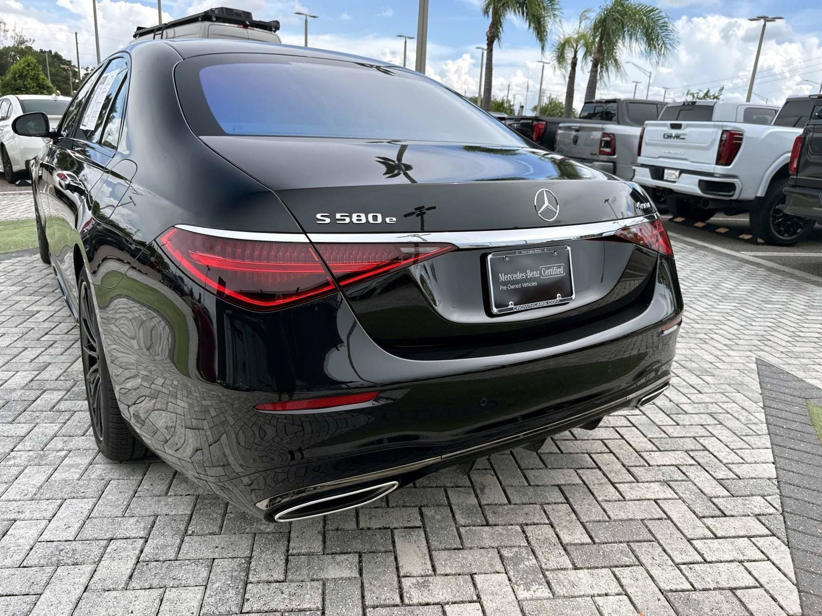 Certified 2025 Mercedes-Benz S 580e 4MATIC Sedan w/ AMG Line Package image 9