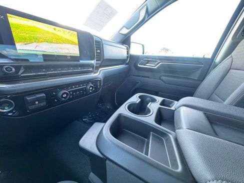Used 2024 Chevrolet Silverado 1500 LT RWD image 10