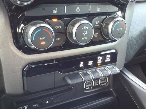 Used 2019 RAM 1500 Big Horn AWD/4WD image 30