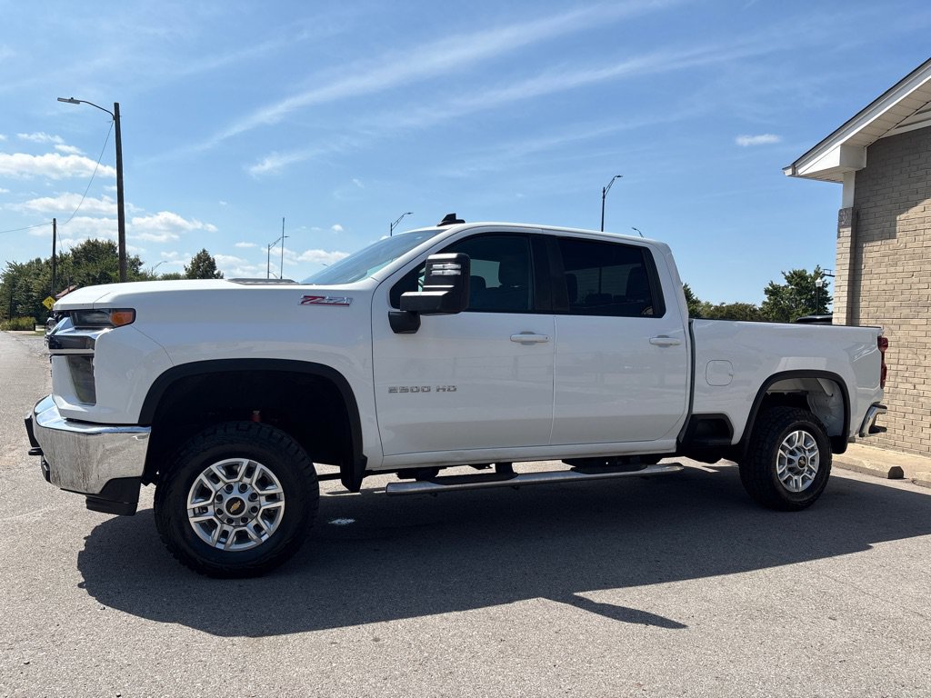 Used 2021 Chevrolet Silverado 2500 LT w/ Z71 Off-Road Package AWD/4WD image 2