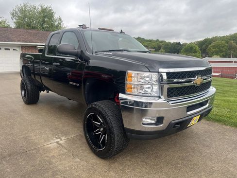 Used 2011 Chevrolet Silverado 2500 LT w/ Interior Plus Package AWD/4WD image 2