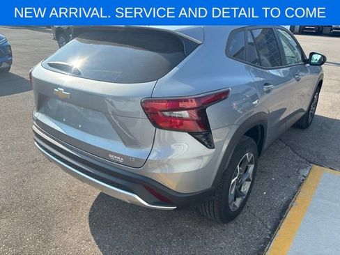 Used 2024 Chevrolet Trax LT w/ Driver Confidence Package FWD image 10