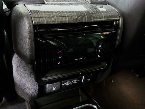 Used 2022 Jeep Wagoneer Series III w/ Premium Group I image 31