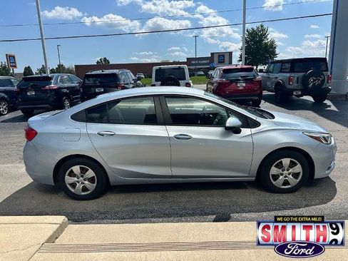 Used 2017 Chevrolet Cruze LS FWD image 3
