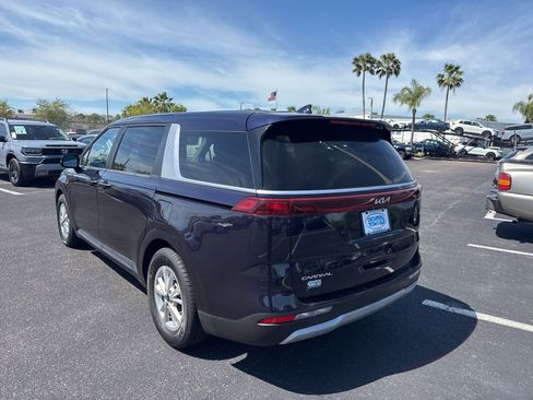 Used 2024 Kia Carnival LX image 5