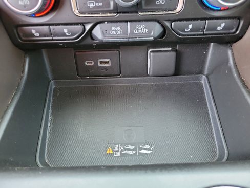 Used 2022 Chevrolet Tahoe Z71 w/ Luxury Package image 14