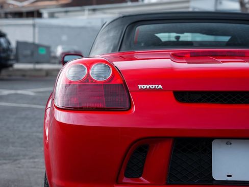 Used 2003 Toyota MR2 image 65