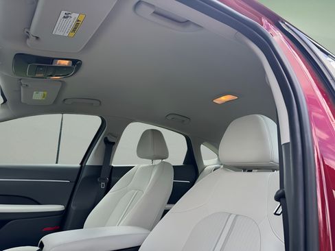 Certified 2025 Hyundai Sonata SE FWD image 18
