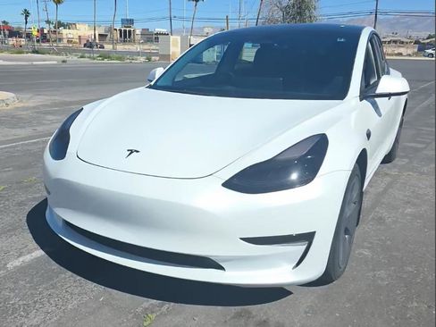 Used 2023 Tesla Model 3 Standard Range image 1