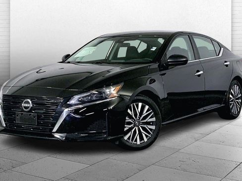 Used 2025 Nissan Altima 2.5 SV image 12