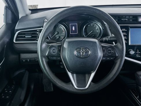 Used 2018 Toyota Camry LE image 17