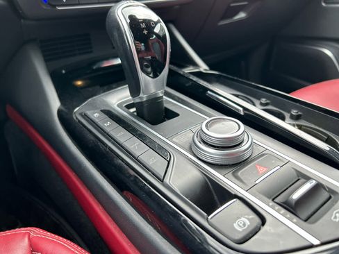 Used 2018 Maserati Levante GranLusso image 16