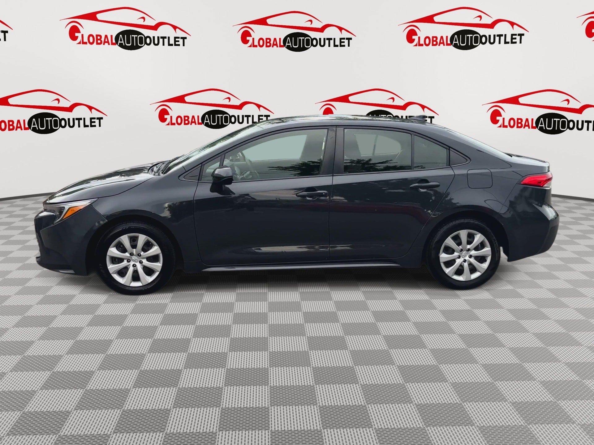 Used 2023 Toyota Corolla LE FWD image 5