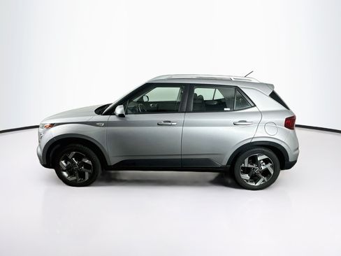 Used 2025 Hyundai Venue SEL FWD image 4