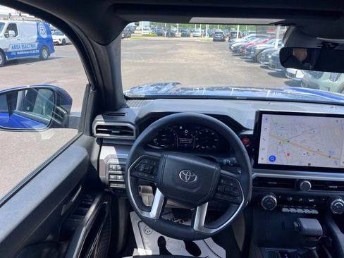 Used 2025 Toyota Tacoma TRD Off-Road AWD/4WD image 22