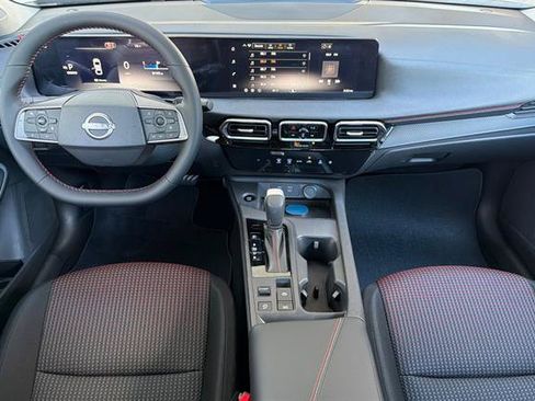 New 2027 Nissan Sentra SR w/ Floor Mat Package FWD image 14