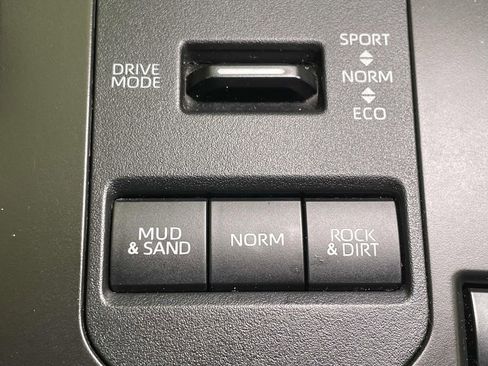 Used 2020 Toyota Highlander XLE image 34