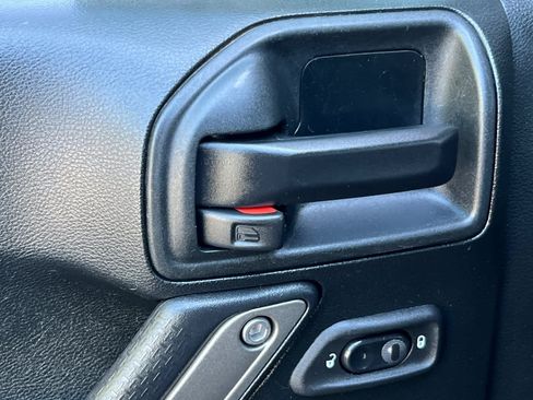 Used 2018 Jeep Wrangler Unlimited Sport S AWD/4WD image 13