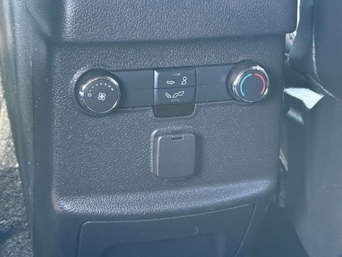 Used 2019 Ford Explorer XLT w/ Equipment Group 202A AWD/4WD image 7