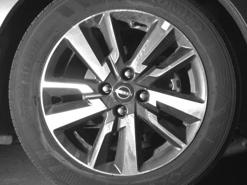 Used 2025 Nissan Versa SV FWD image 13