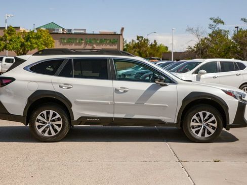 Used 2025 Subaru Outback Premium AWD/4WD image 4