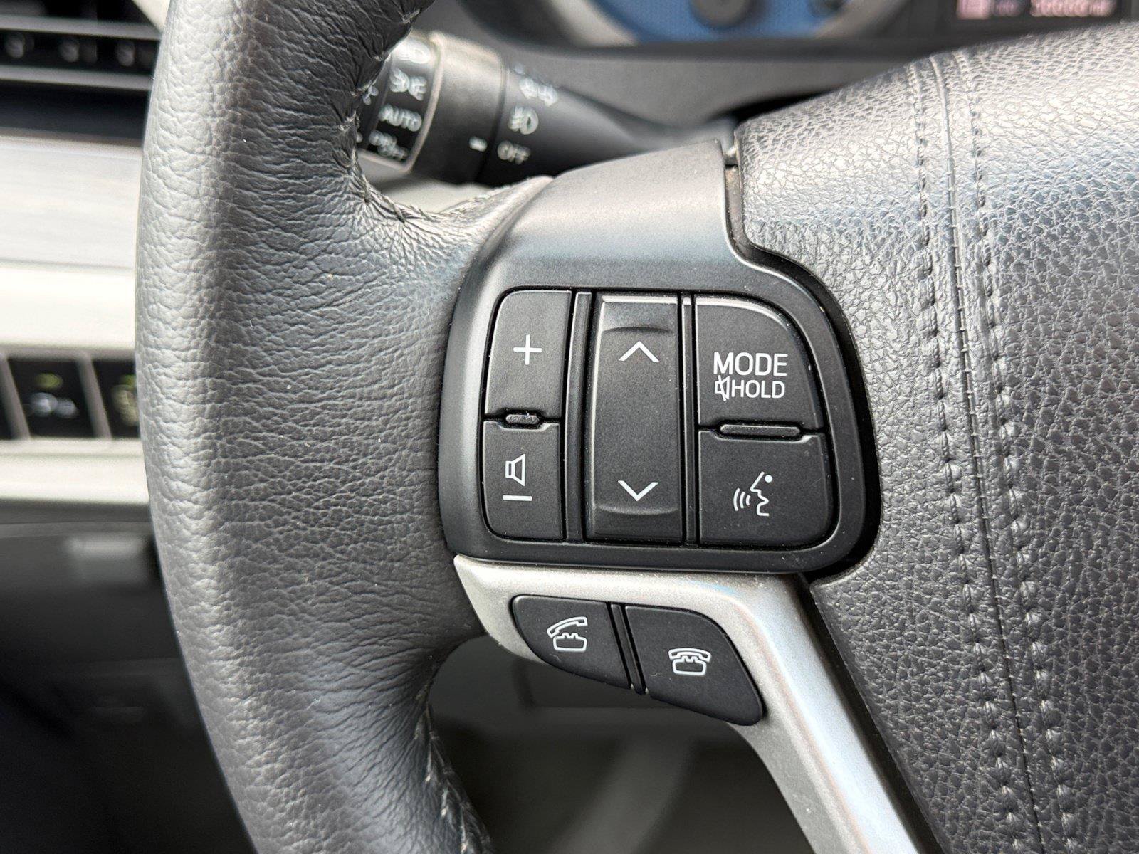 Used 2017 Toyota Sienna XLE w/ XLE Navigation Package FWD image 28