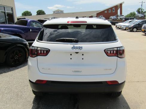 Used 2024 Jeep Compass Latitude AWD/4WD image 4