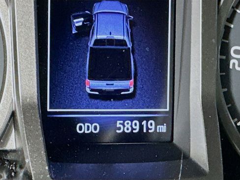 Used 2020 Toyota Tacoma SR5 image 19