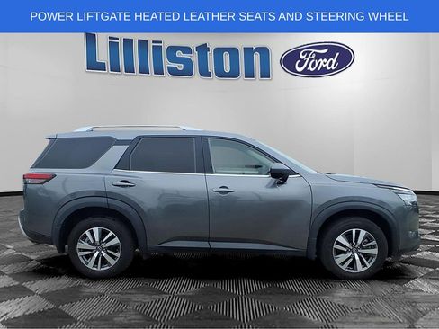 Used 2023 Nissan Pathfinder SL image 2