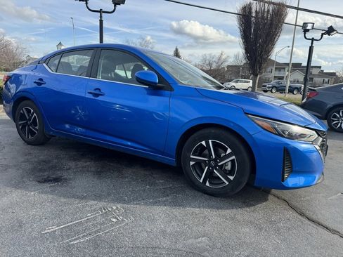 Used 2024 Nissan Sentra SV image 3