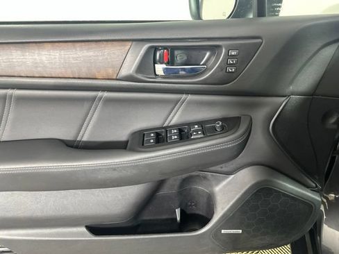 Used 2019 Subaru Outback 2.5i Limited AWD/4WD image 12