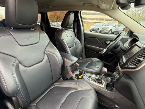 Used 2018 Jeep Cherokee Limited image 30