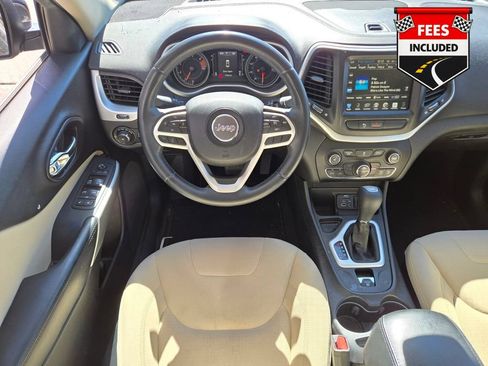 Used 2017 Jeep Cherokee Latitude w/ Comfort/Convenience Group FWD image 9