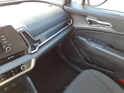 Used 2025 Kia Sportage LX FWD image 30