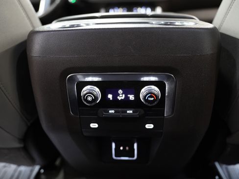 Used 2023 GMC Yukon SLT image 6