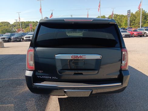 Used 2019 GMC Yukon XL Denali RWD image 5