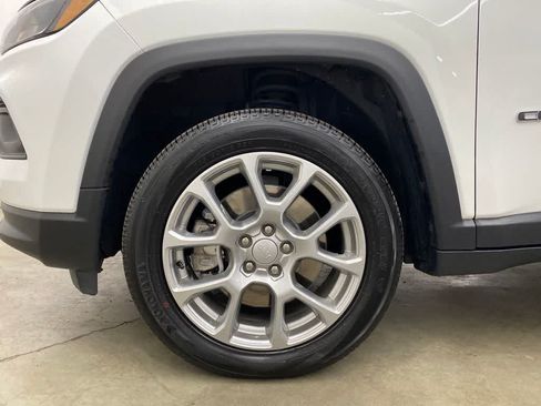 Used 2024 Jeep Compass Latitude AWD/4WD image 11