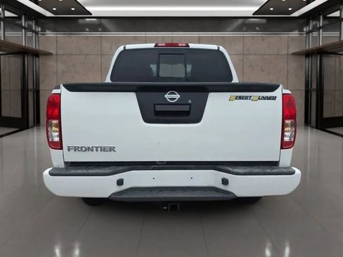 Used 2016 Nissan Frontier Desert Runner image 8