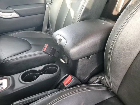 Used 2015 Jeep Wrangler Unlimited Sahara w/ Connectivity Group image 21