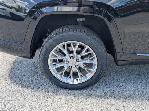 Used 2021 Jeep Grand Cherokee L Summit w/ Luxury Tech Group V AWD/4WD image 11