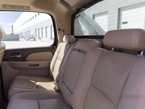 Used 2011 Chevrolet Avalanche LTZ AWD/4WD image 33