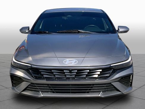 Used 2025 Hyundai Elantra Sport FWD image 4