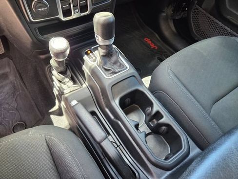 Certified 2020 Jeep Gladiator Sport AWD/4WD image 24